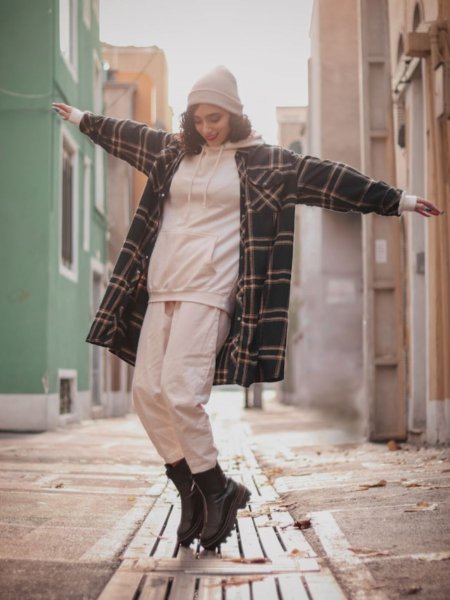  ژست عکاسی دخترانه خفن در خانه