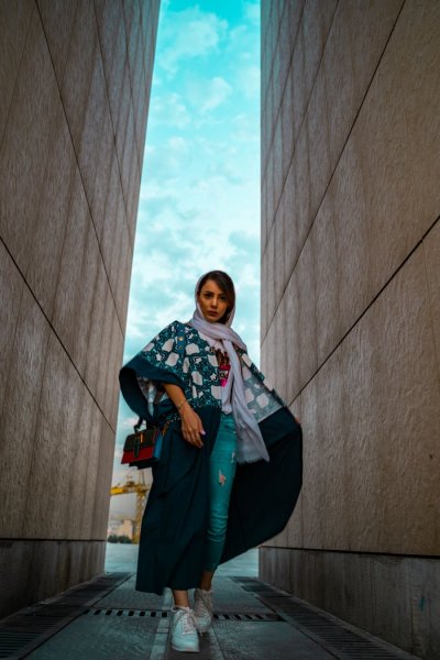  ژست عکس دخترانه لاکچری اینستاگرام