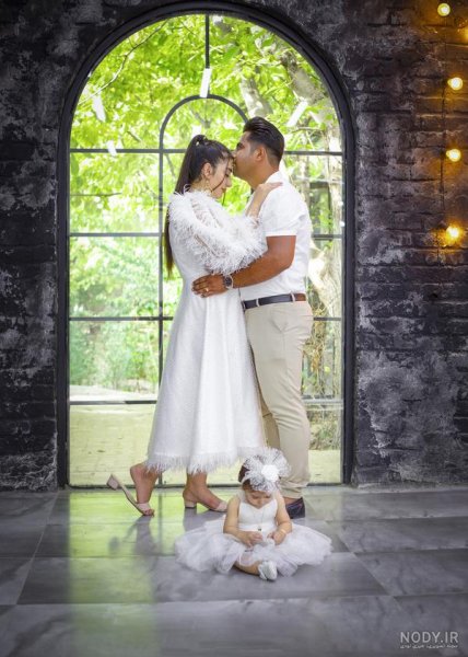 150 ژست عکس دونفره عاشقانه در اتلیه