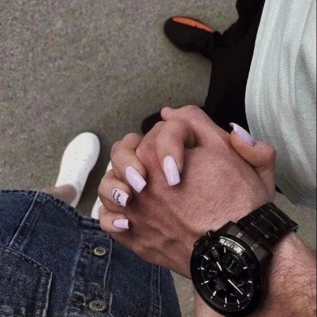 ژست عکس دست دونفره عاشقانه