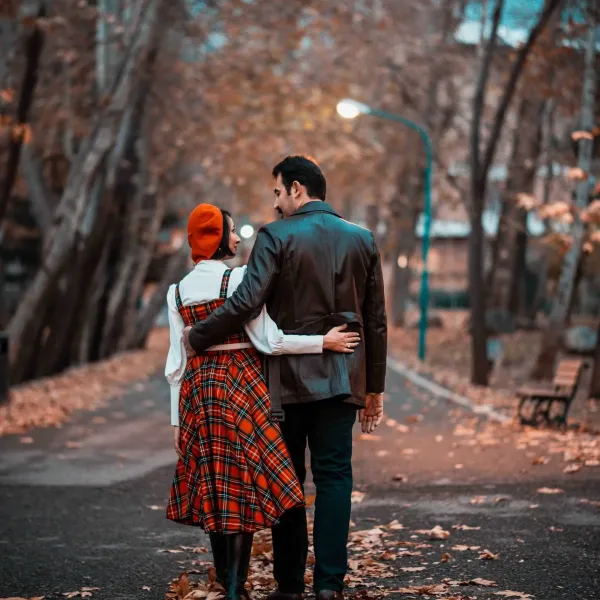  ژست عکس دونفره در آتلیه اینستاگرام
