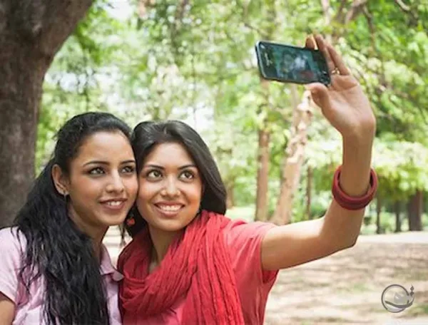  ژست عکس دونفره سلفی بدون چهره