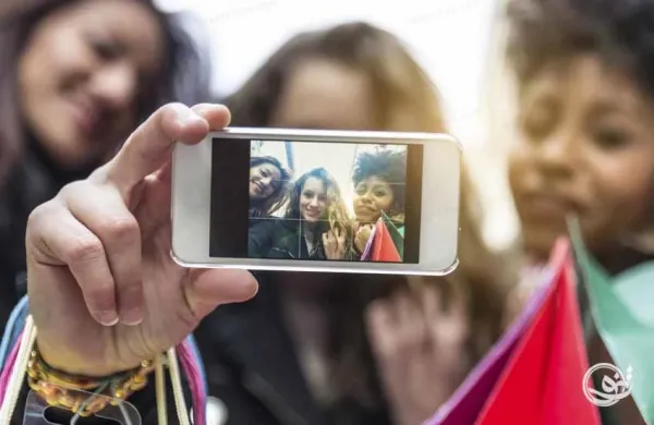  ژست عکس دونفره سلفی بدون چهره