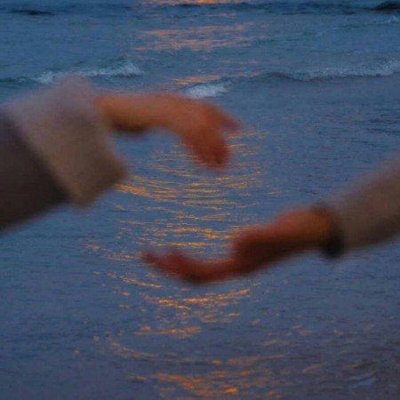  عکس دست دونفره فیک طبیعی