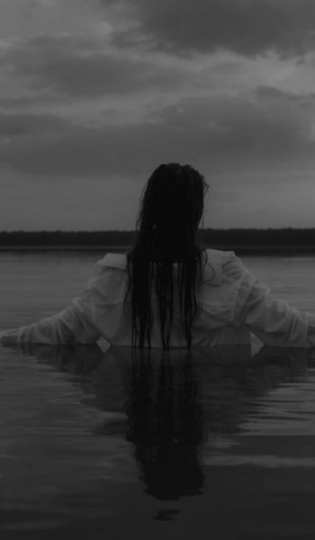  عکس پروفایل سیاه و غمگین دخترانه