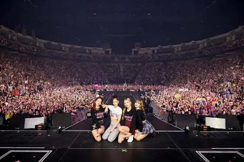  عکس کنسرت بلک پینک از بالا