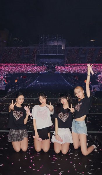  عکس کنسرت بلک پینک از بالا