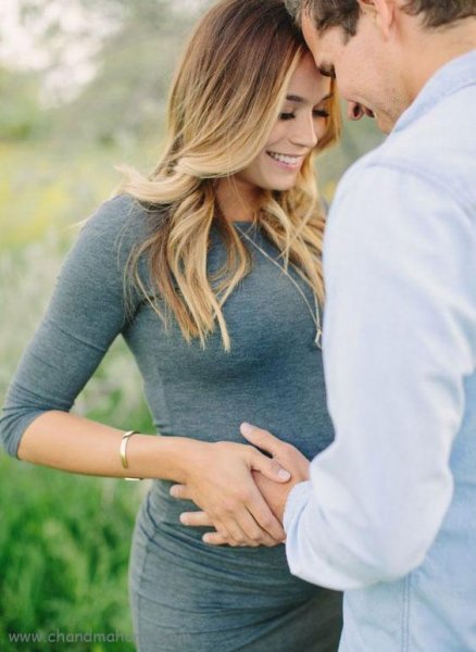  ژست عکس بارداری با همسر