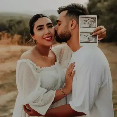  عکس زن حامله در بغل همسرش