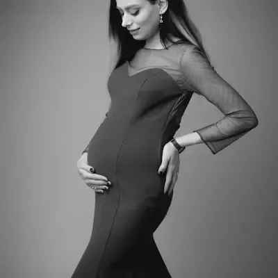  عکس زن حامله در بغل همسرش