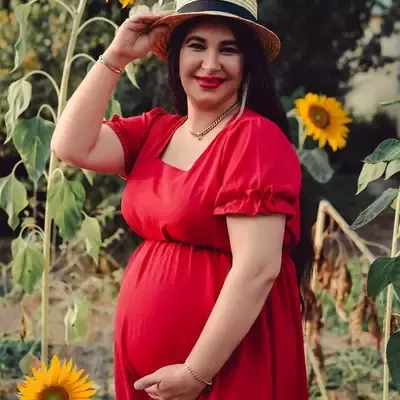  عکس زن حامله در بغل همسرش