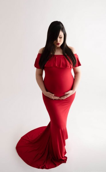  عکس بارداری با لباس نوزاد