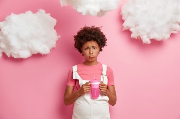  عکس بارداری با لباس نوزاد