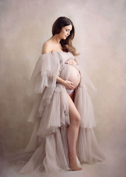  عکس بارداری با لباس نوزاد