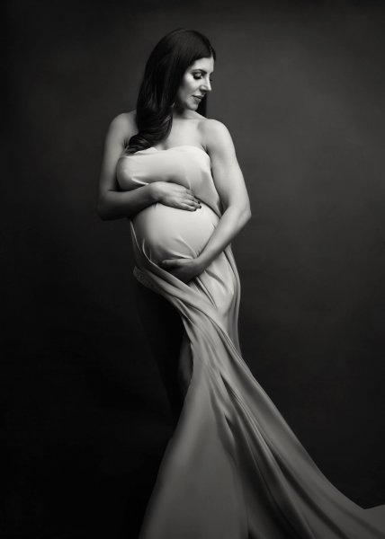  عکس بارداری با لباس نوزاد