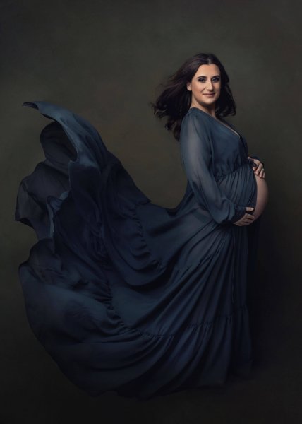  عکس بارداری با لباس نوزاد