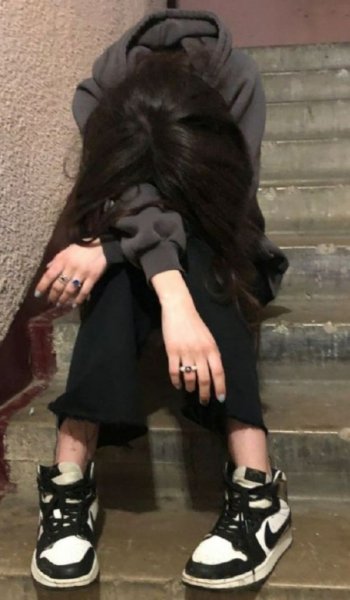  عکس های دخترانه غمگین