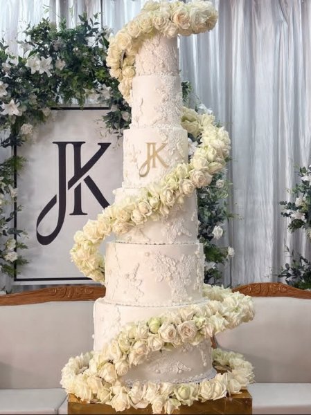  عکس کیک عروسی لاکچری