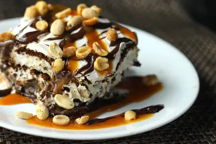  عکس کیک عروس و داماد