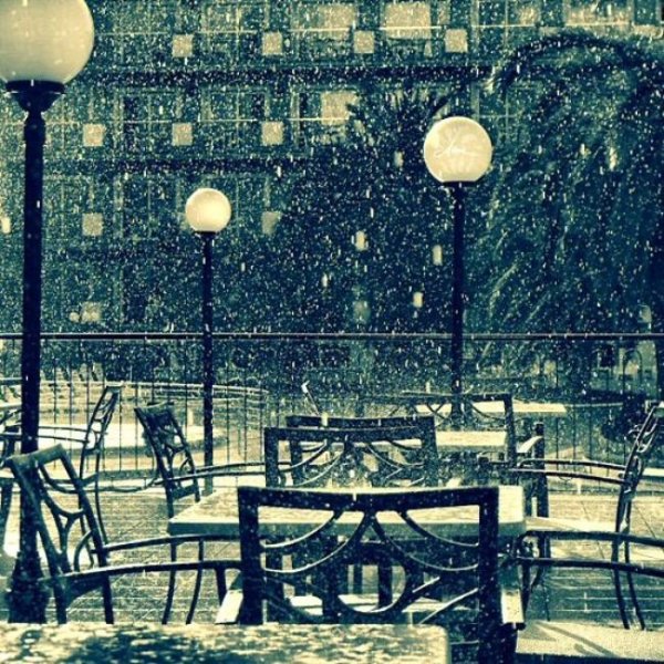  عکس بارانی عاشقانه دونفره