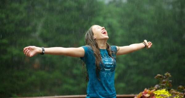  عکس پروفایل بارانی شاد