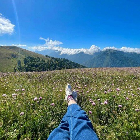  عکس زن در طبیعت شمال