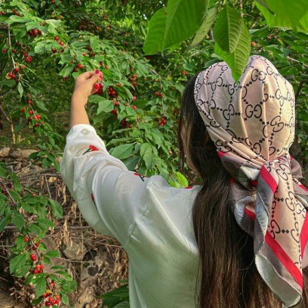  عکس زن در طبیعت شمال