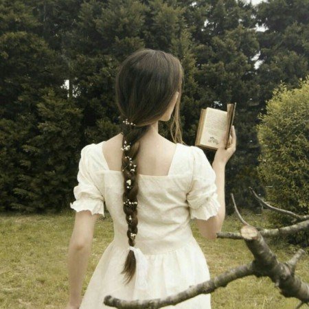  عکس زن در طبیعت شمال