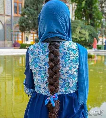  عکس دختر از پشت سر با شال طبیعی
