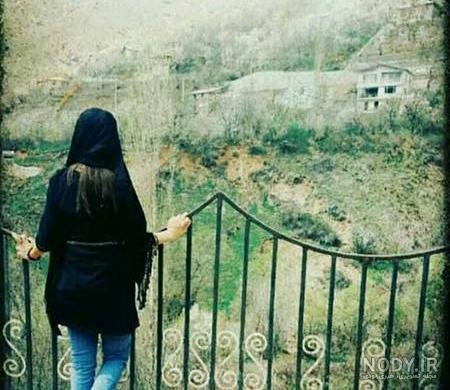  عکس دختر از پشت سر با شال طبیعی