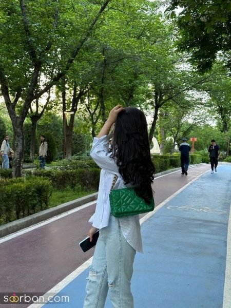  عکس دختر از پشت سر کنار دریا