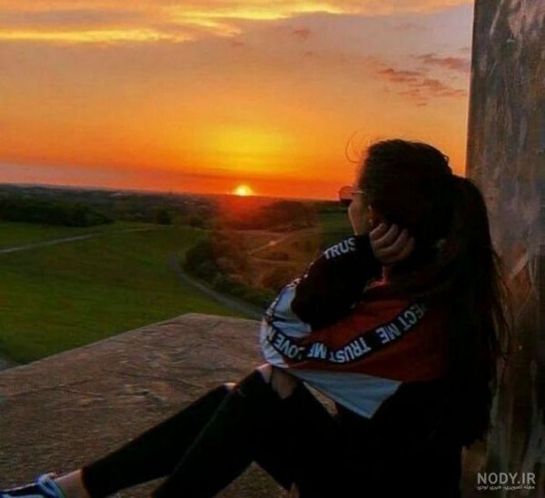 عکس دختر از پشت سر با کلاه برای پروفایل