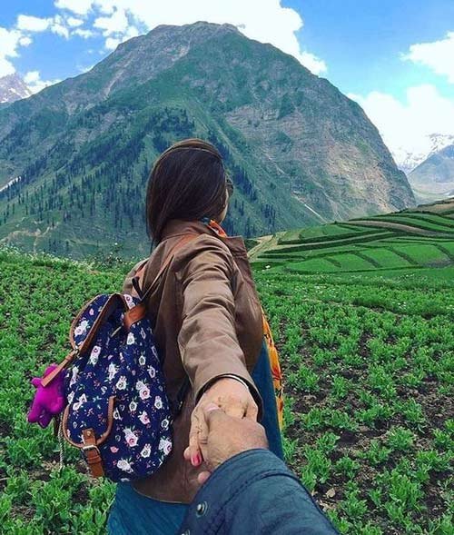 عکس دختر از پشت سر با موهای باز برای پروفایل