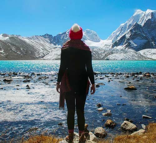  عکس دختر از پشت سر با موهای باز برای پروفایل