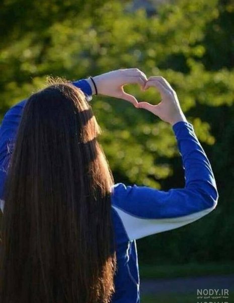  عکس دختر از پشت سر با موهای باز مشکی