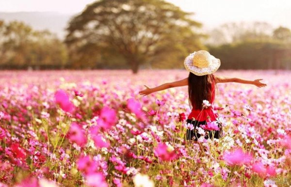 عکس دختر در طبیعت بهاری