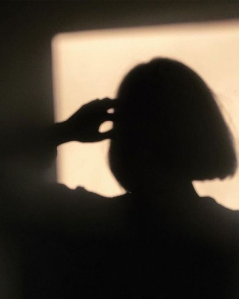  50 عکس سایه دختر در تاریکی