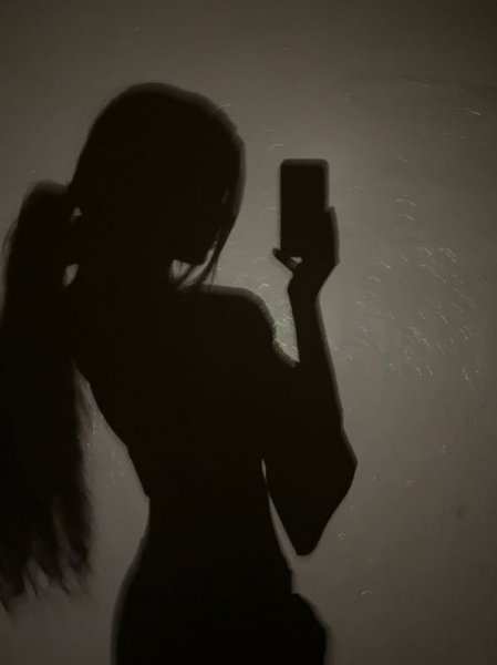  50 عکس سایه دختر در تاریکی