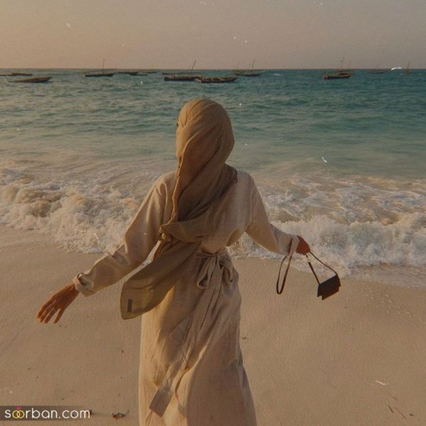  عکس دختر کنار دریا با مانتو