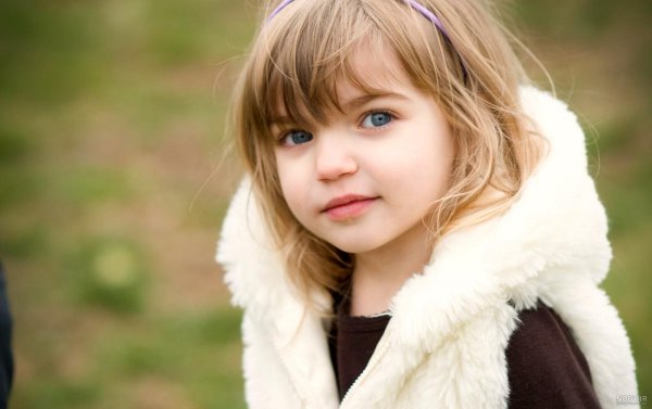  عکس دختر چشم آبی با موهای طلایی