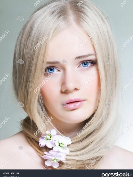  عکس دختر چشم آبی با موهای طلایی