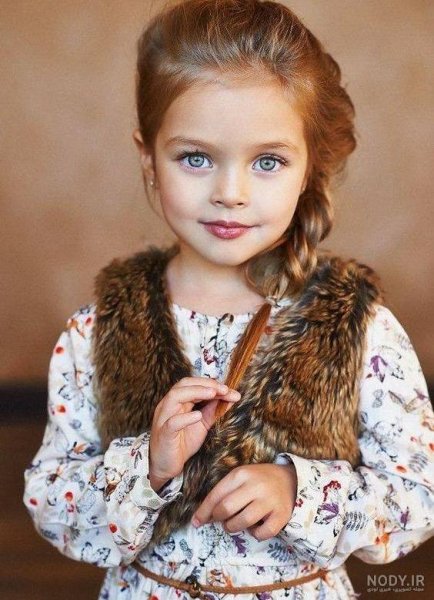  عکس دختر چشم آبی با موهای طلایی