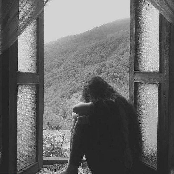 عکس سیاه سفید شاخ اینستا بدون چهره