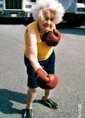  عکس خنده دار پیرزن