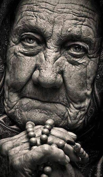  عکس پیرزن قدیمی