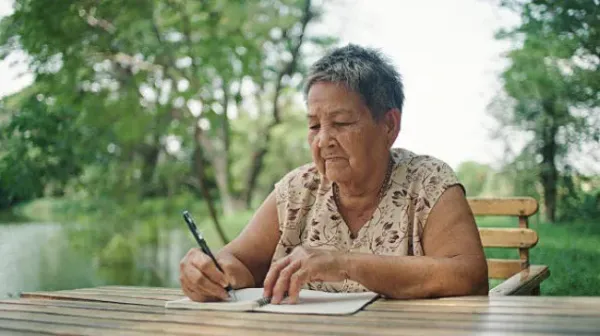  عکس پیرزن باکلاس ایرانی