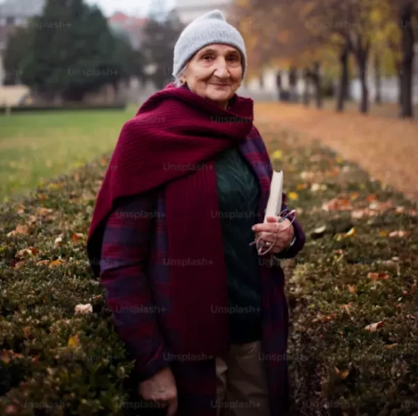  عکس پیرزن مهربان