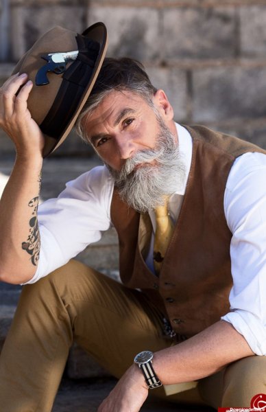  عکس پیرمرد باکلاس