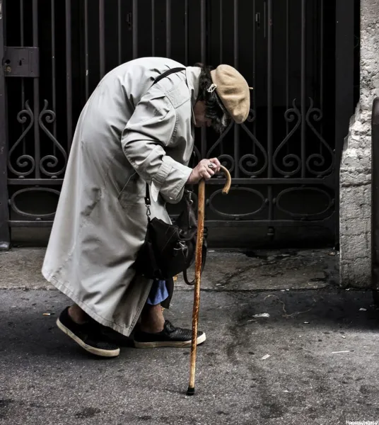  عکس پیرمرد غمگین