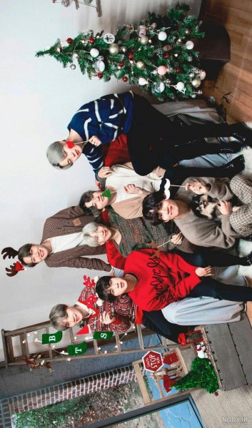  عکس کریسمس بی تی اس